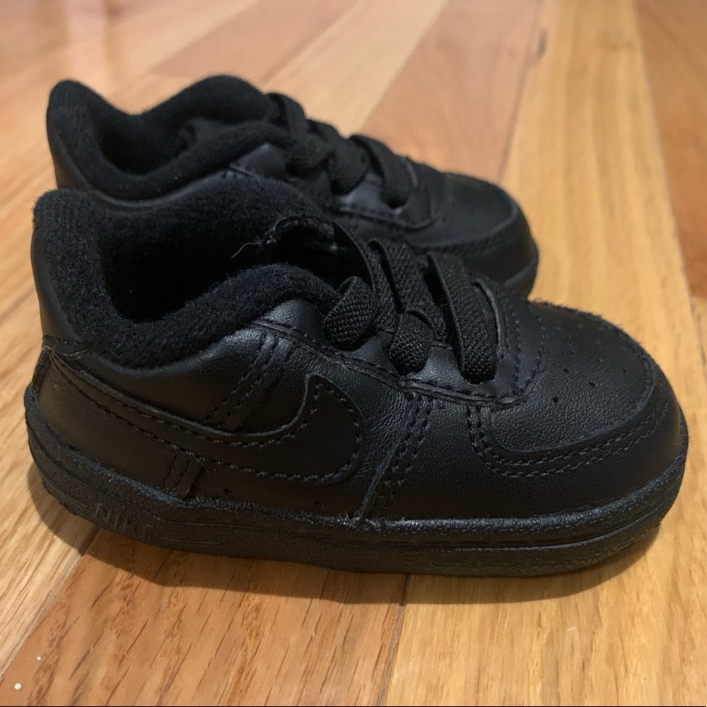 🖤Nike Sneakers🖤 - Picture 2 of 4